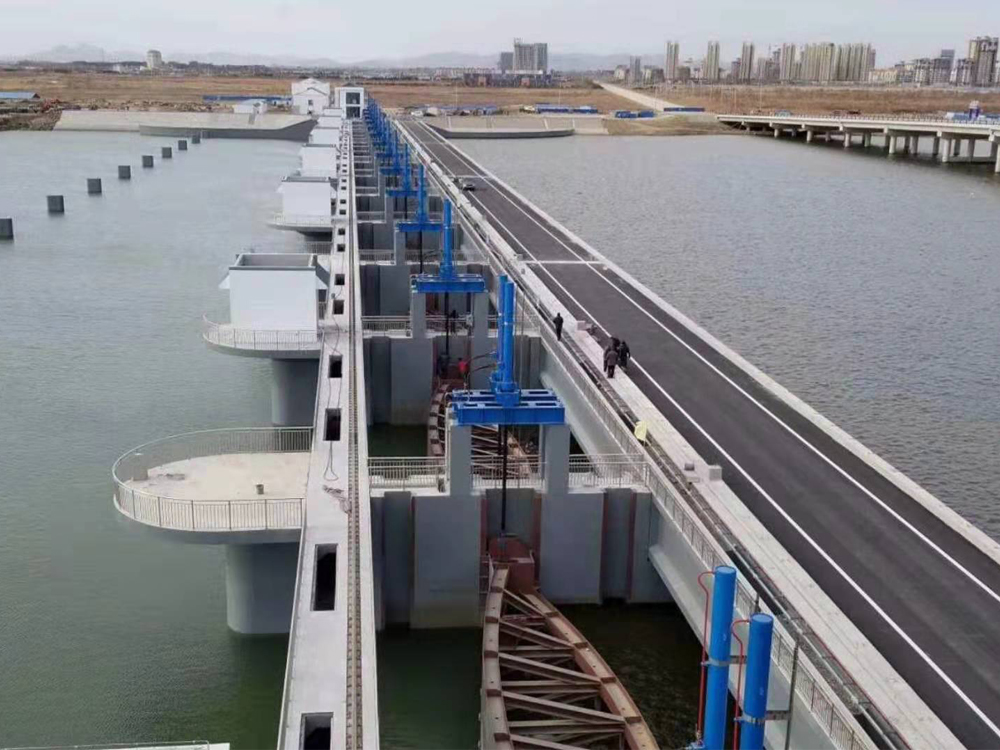 威海香水河擋潮閘，雙曲拱弧形結(jié)構(gòu)，獲發(fā)明專利